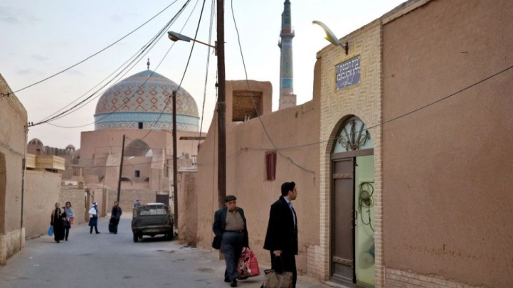L'ingresso della sinagoga di Molla Agha Baba di Yazd (foto di Ebrahim Noroozi/Ap)