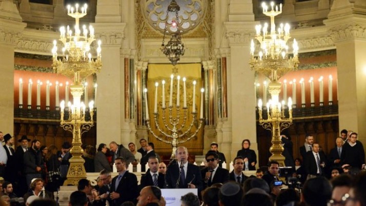 Netanyahu alla Grande sinagoga di Parigi, domenica sera (foto di Haim Zch / Ufficio stampa governo israeliano)